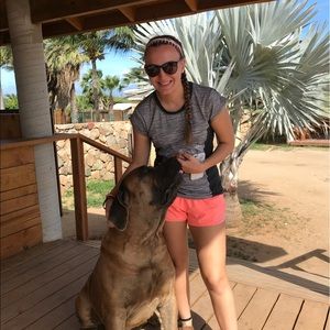 Meet your Posher, Olivia